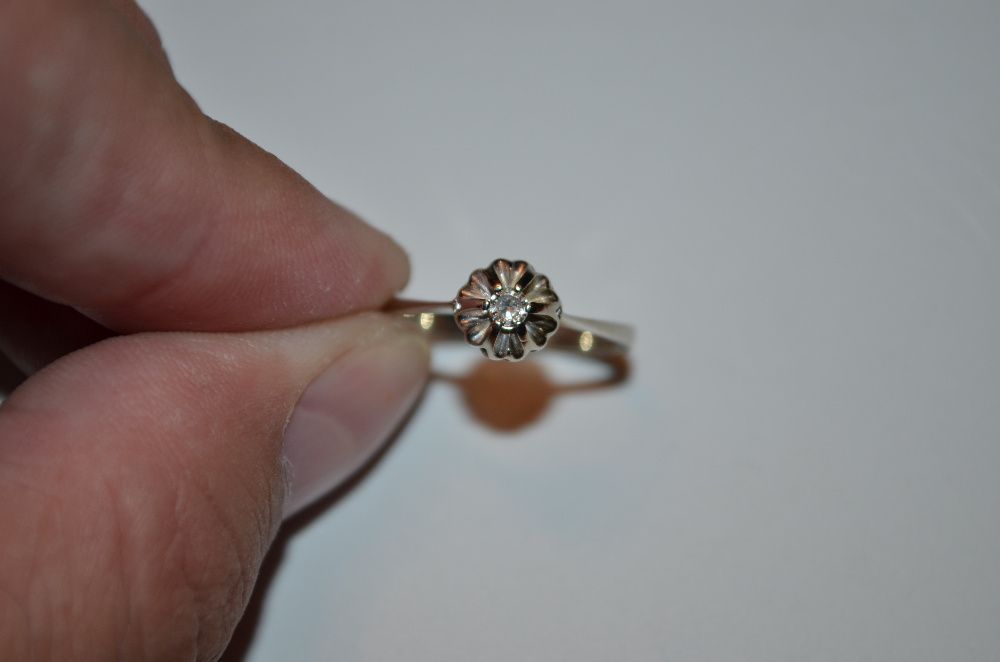 INEL AUR alb 18K + Diamant = 0.10ct. - Model Solitaire - De logodna !