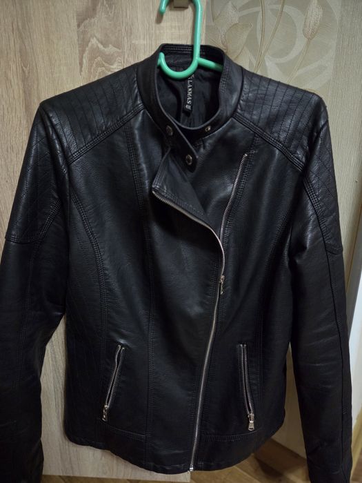 Продам куртки размеры 46-50