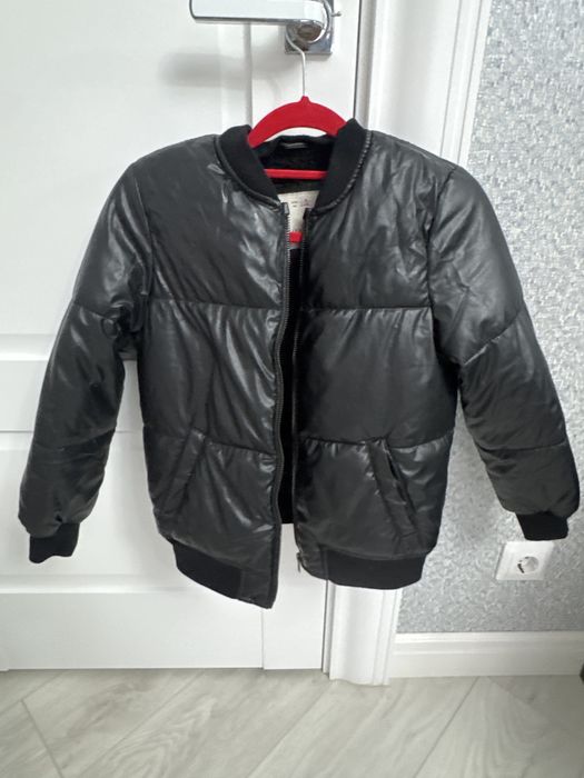 Продам детскую куртку zara