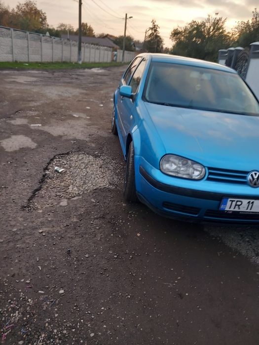 Vând golf 4 acte in regulă