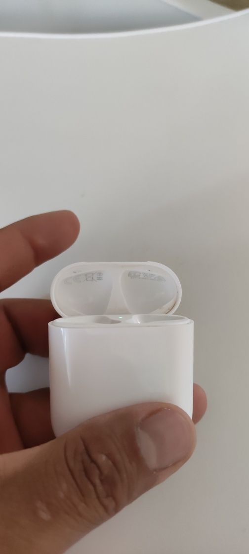 Продам кейс от airpods 2 оригинал