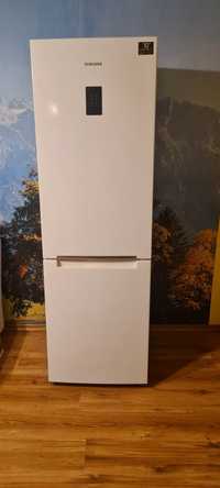 Хладилник с фризер SAMSUNG no frost