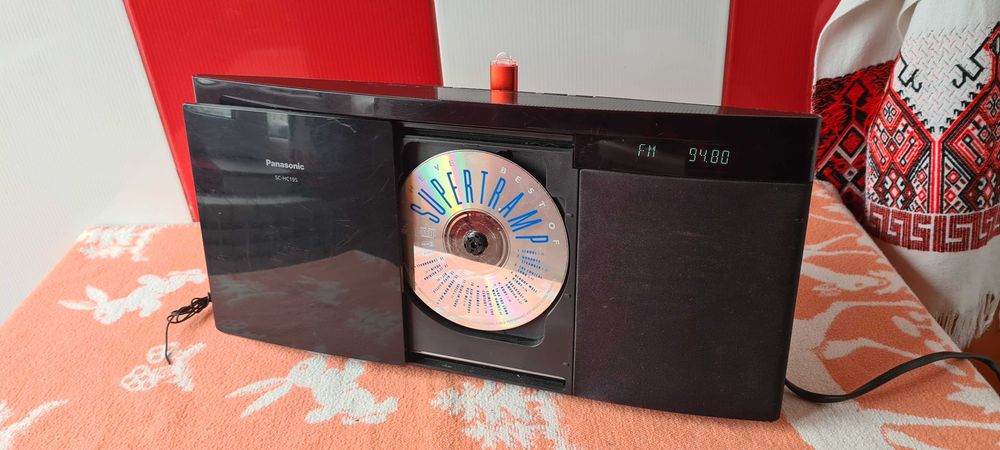 PANASONIC= stick,radio,cd = 100 lei