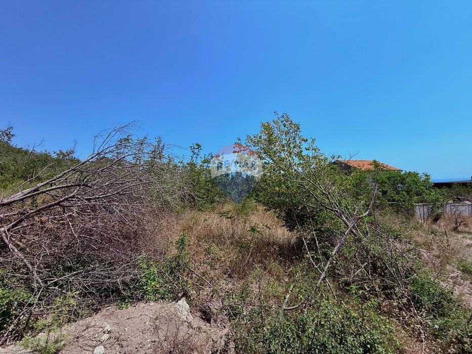 Парцел в регулация с панорамна морска гледка за продажба, гр. Балчик,