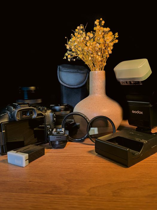 Canon R50 + Цялостен начален кит за фотографи