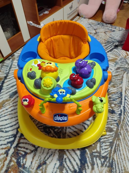 Vând cărucior 3 în 1 cu scoică pentru mașină și 2 premergătoare