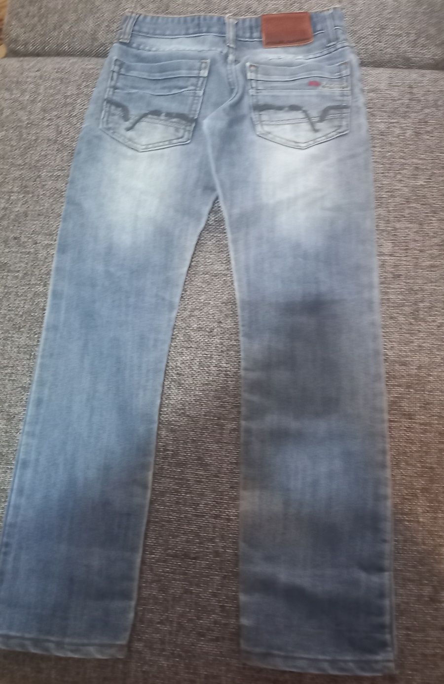 Фирменные джинсы из Таиланда.Длина 82 см,объем 66 см.