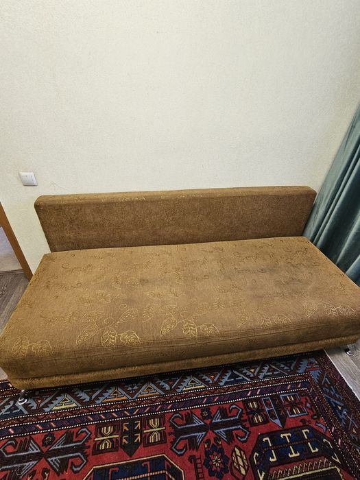 Продам тахту в хорошем состоянии