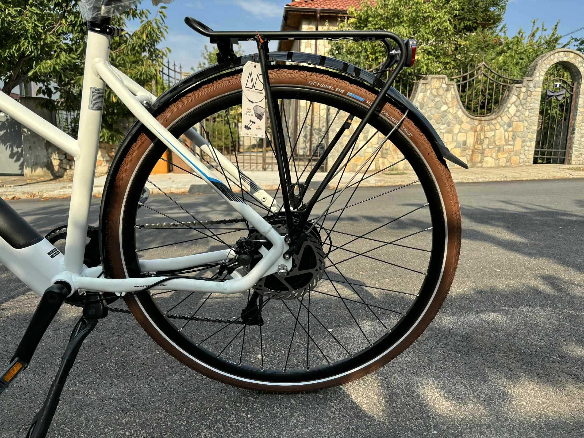 Електрически трекинг велосипед Е-Voke Schiano 28” 417.6Wh бял
