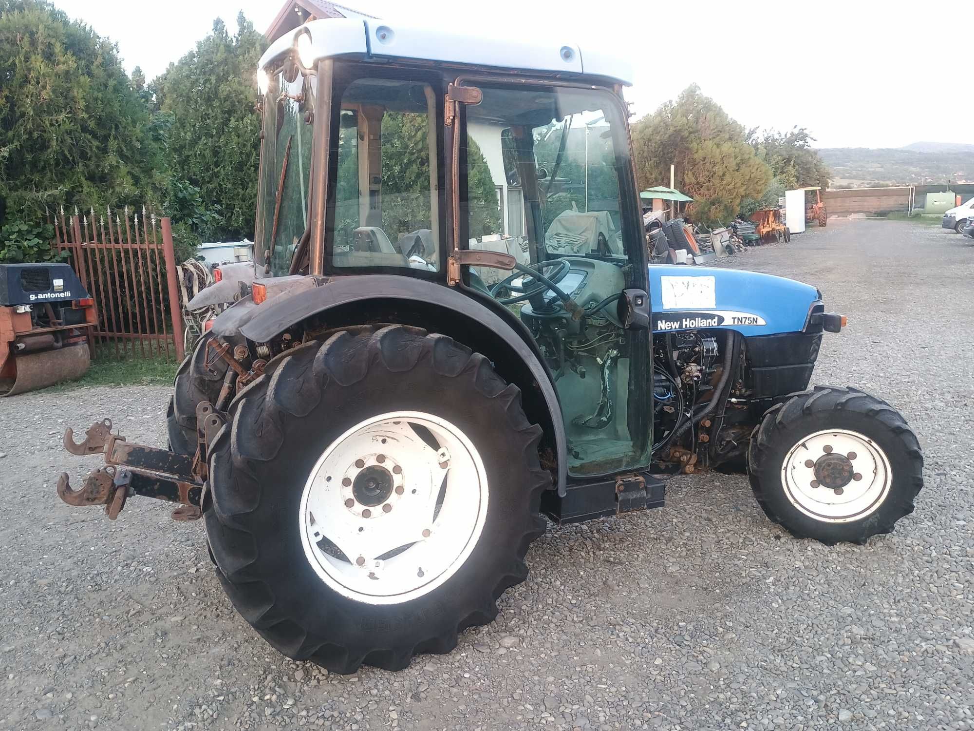 New Holland TN75