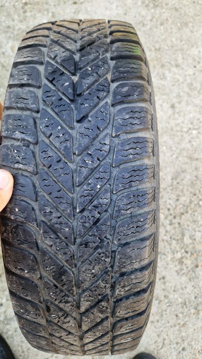 Vand 4 roti originale chevrolet aveo pe 14 cu cauciucuri de iarna