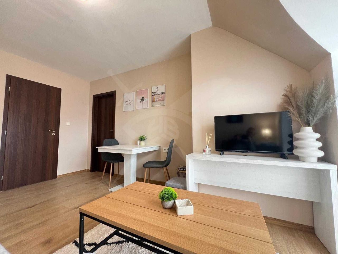 Продава се Двустаен апартамент в Несебър - 56 кв.м за 1304 €/кв.м - Снимка #1