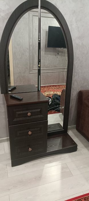 Продам туалетный шкаф,комот мини