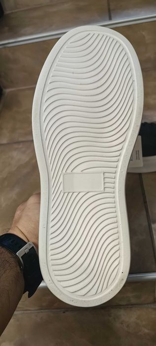 Продавам спртни обувки