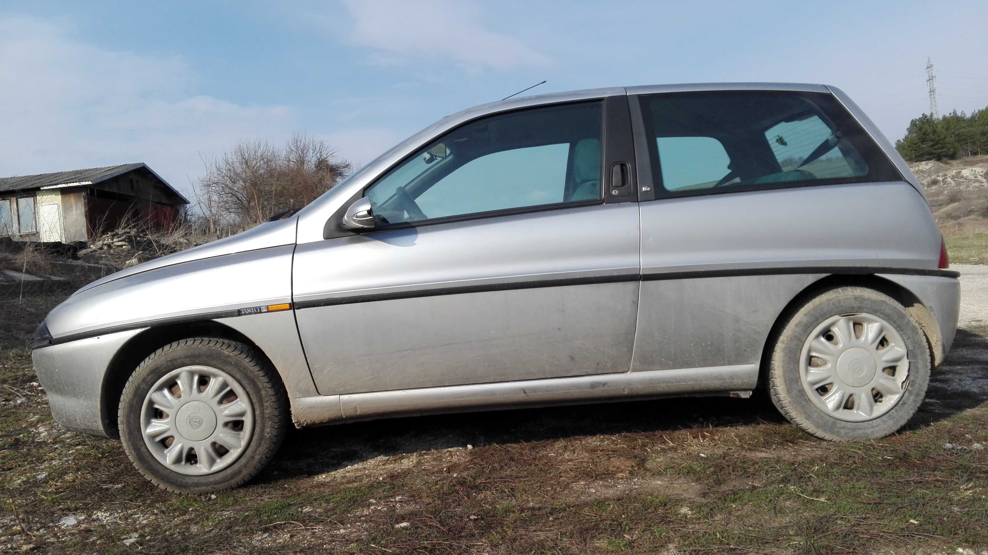 Предлагам запазен автомобил Lancia Ypsilon 1.2