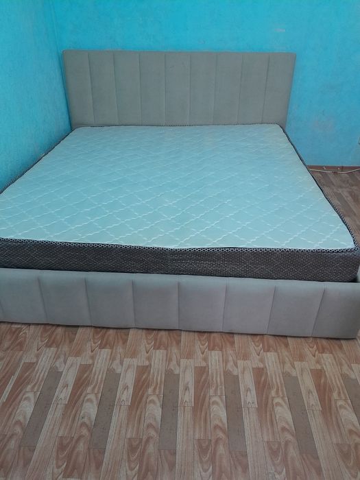 Кровать 2х спальня б/у. С матрасом.