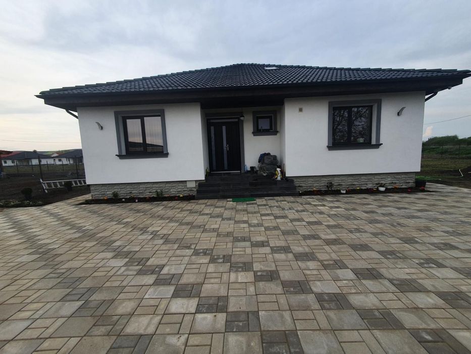 Vand casa moderna pe un nivel