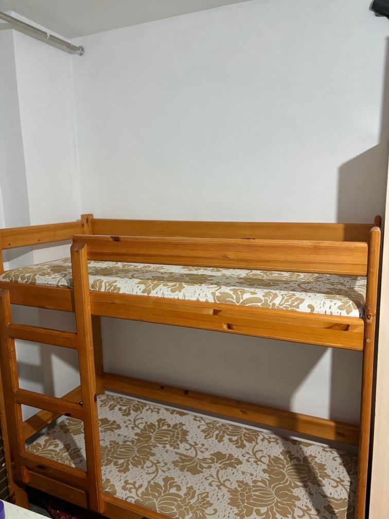 Продам двухярусную кровать из дерева, в отличном состоянии