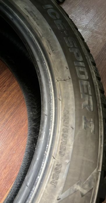 Продам резину комплект 235/55/20