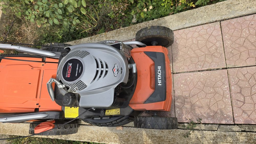 Masina tuns gazon Hitachi ML140E