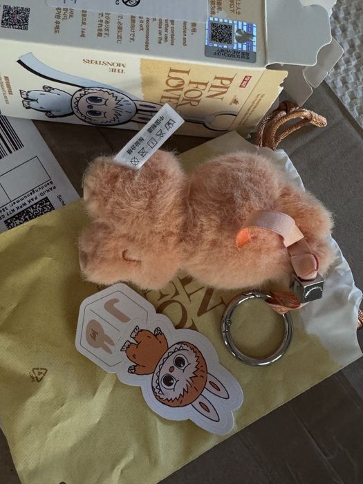 Оригинал The Monsters Pin for Love (Labubu)  Pop Mart  - Буква “J”