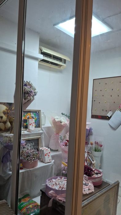 Сдам в аренду коммерческое помещение ,можно под цветочный,кофейню