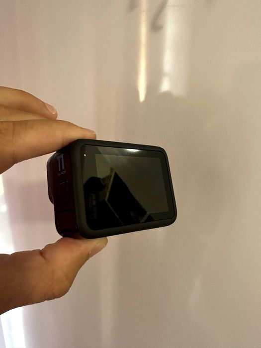 GoPro Hero 11 + 3 оригинални батерии + Charger + статив / selfie stick