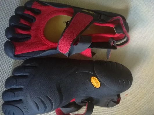 pantofi anatomici speo rafting vibram five fingers  nr 36