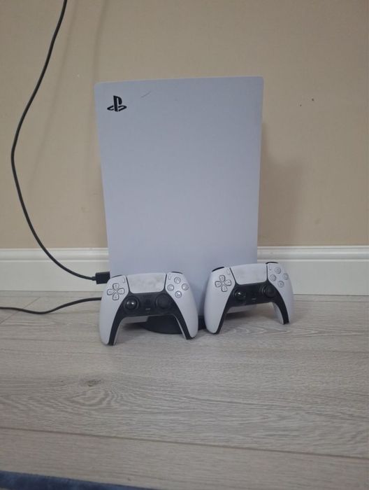 Продам плейстейшен 5 с 2 джостиками