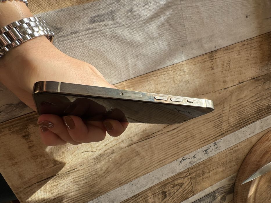 Златен Iphone 13 Pro 256 gb