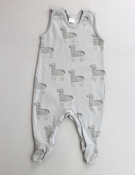 Лот от красиви бебешки дрешки от органичен памук на различни брандове.