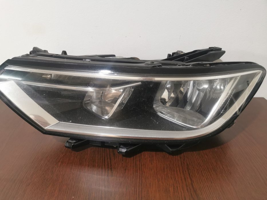 Far stânga vw pasat an 2015/2019