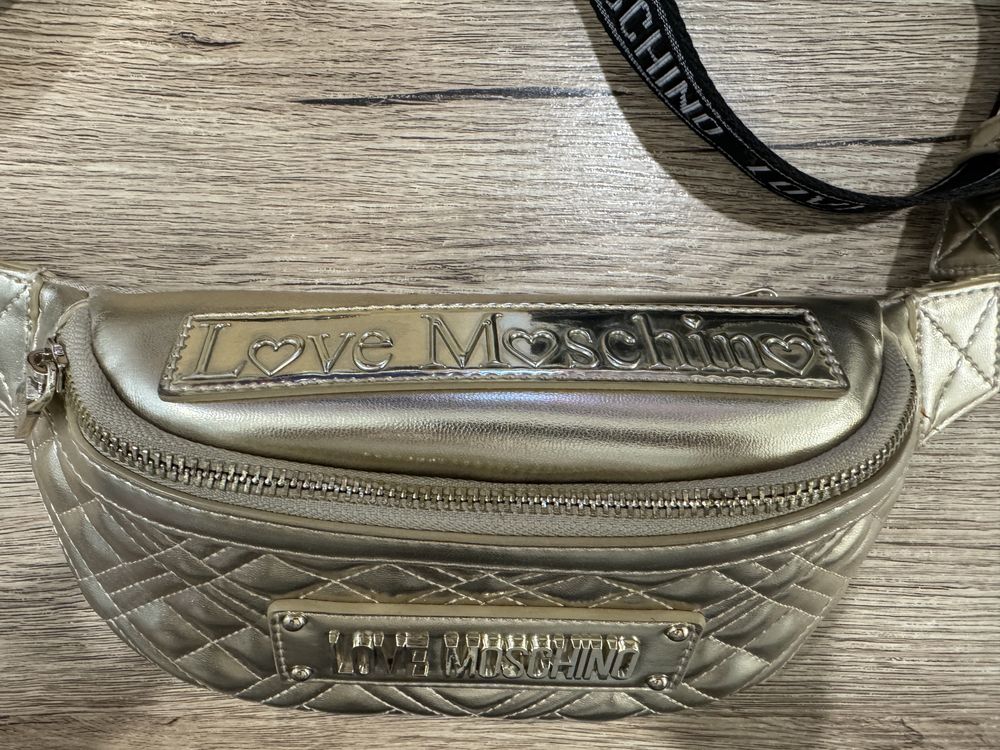 Love Moschino чанта през кръста