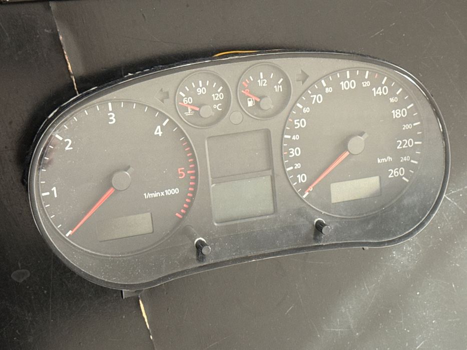 Табло за Audi A3 8l 1.9 TDI запазено! Работи всичко!