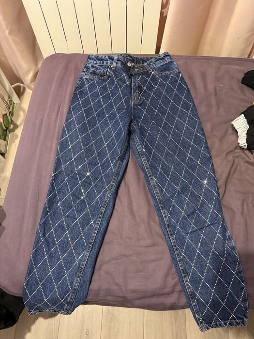 Блестящи дънки с камъни