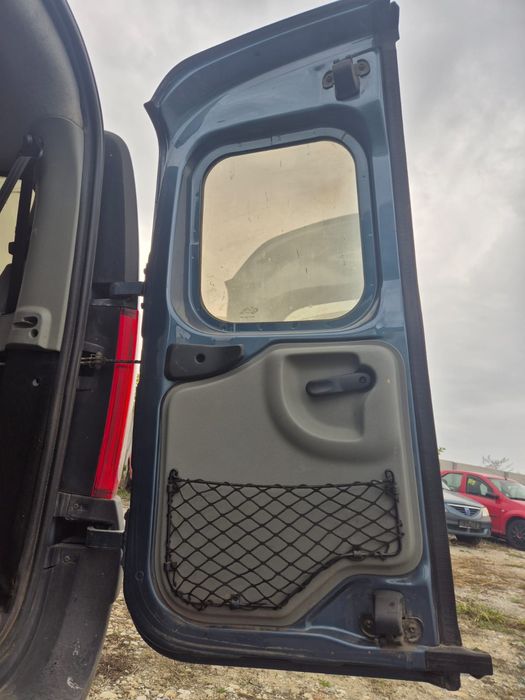 Usi batante Logan mcv 1