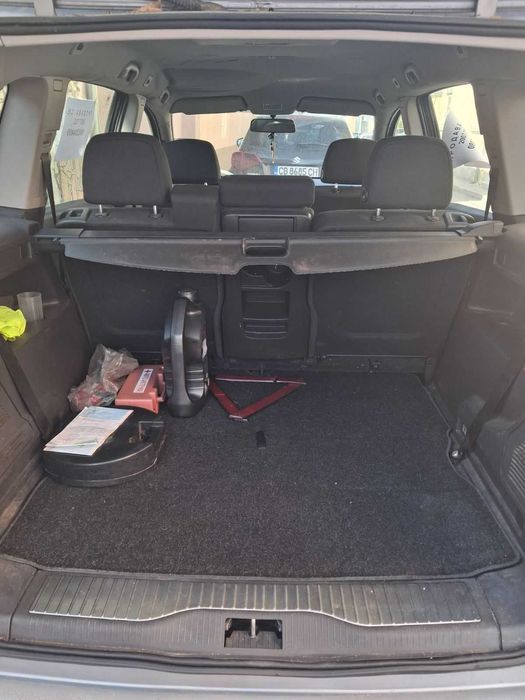 Продавам Опел Зафира