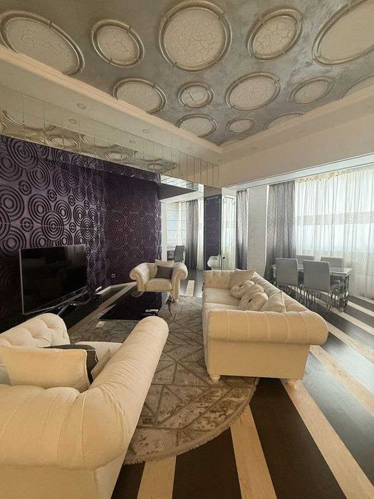 Сдается большая шикарная квартира в центре города!