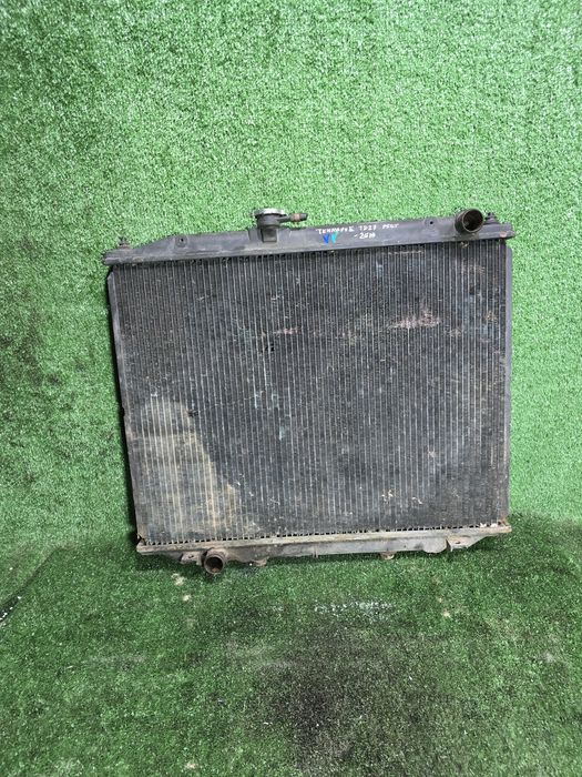 Радиатор охлаждения Ниссан Террано Р20 тд27 Nissan Terrano II R20 TD27