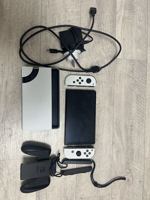Nintendo Switch OLED — отличное состояние, полный комплект