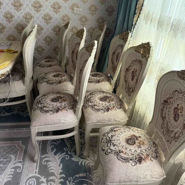 Стол стулья почти новый