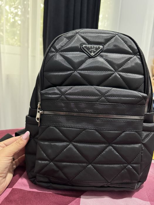 Rucsac Prada.     Dama