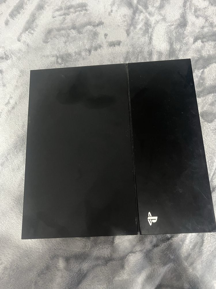 Ps4 SONY + Incarcator de aproape 1 metru + 2 jocuri