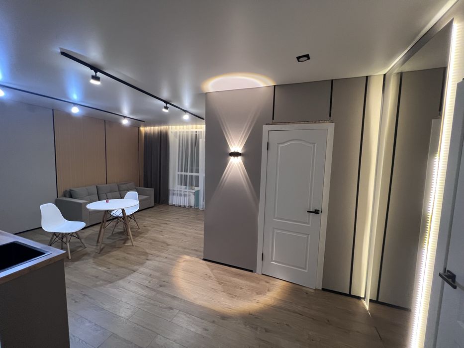 Сдам евро 2шка посуточно,часы