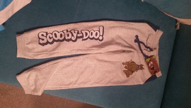 Set 4 perechi chiloti Marvel + pantaloni Scooby-Doo si tricou H&M