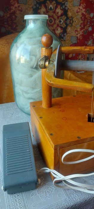 Продам прялку электрическую с шерстью