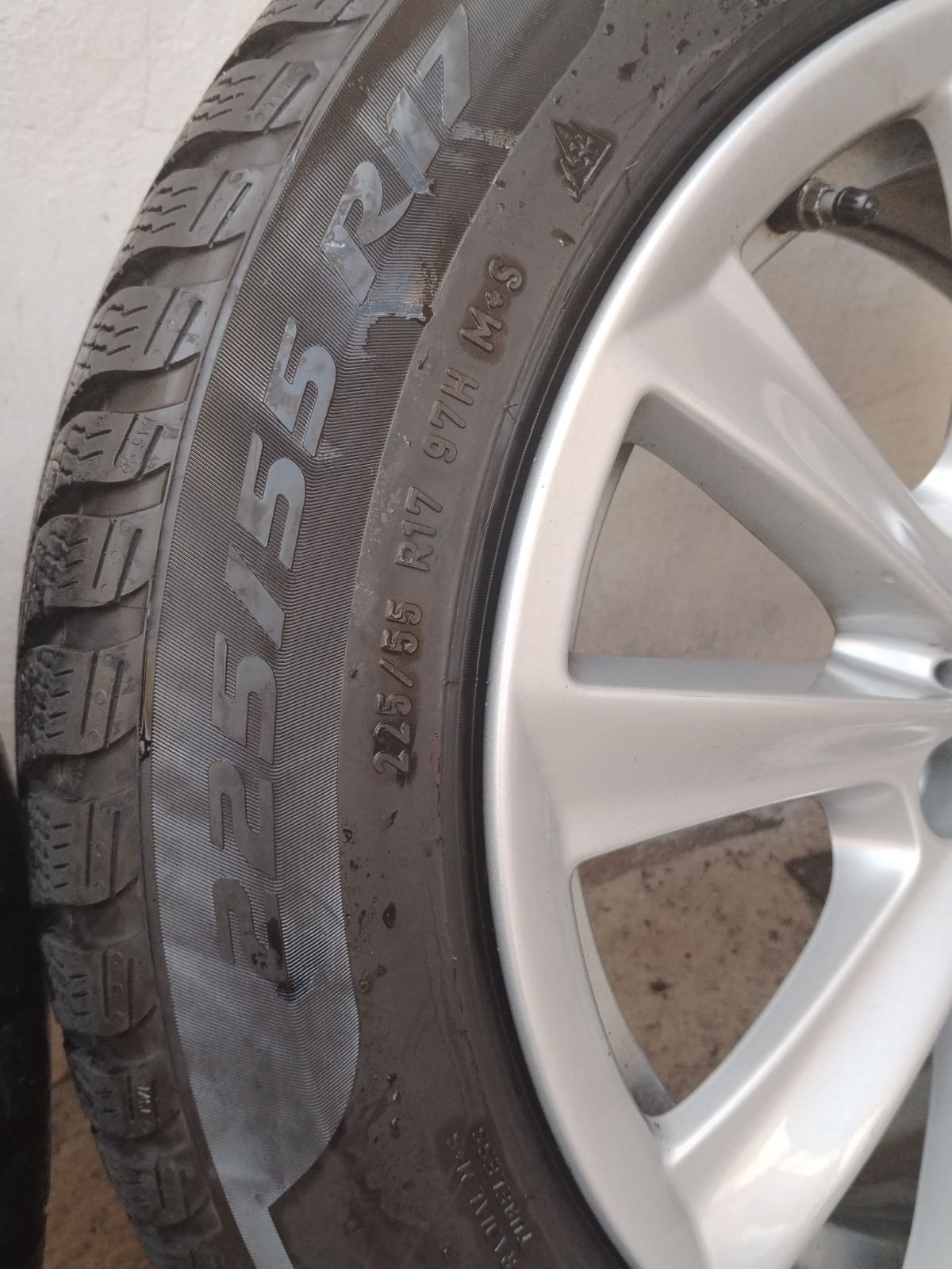 Зимни гуми Pirelli 225 / 55 R17 DOT 4020