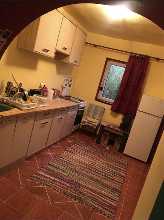 Apartament cu doua camere si dependinta pentru lemne, in curte