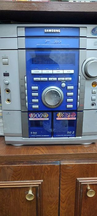 Продам музыкальный центр и светомузыку