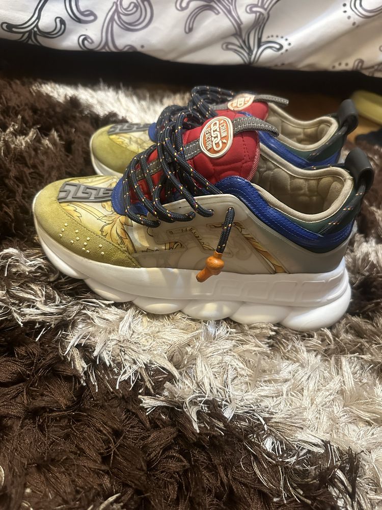 Versace chain reaction
